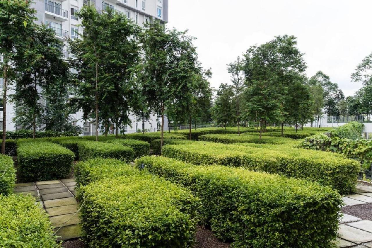 Cyberjaya & Verdi Nature 5 2 Pax Fully Air-con Apartment *